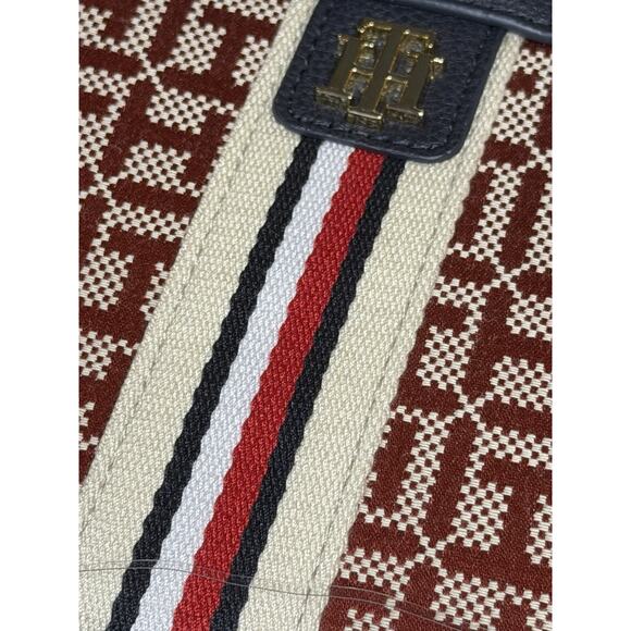 Tommy Hilfiger 2-Piece Tote Bag & Coin Purse Gift Set Navy/Red New in Box - Picture 10 of 11